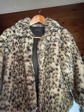 Tahari Child’s “Mini-Glam”Cheetah print Ultra -Soft Faux Fur Coat /Realistic💜